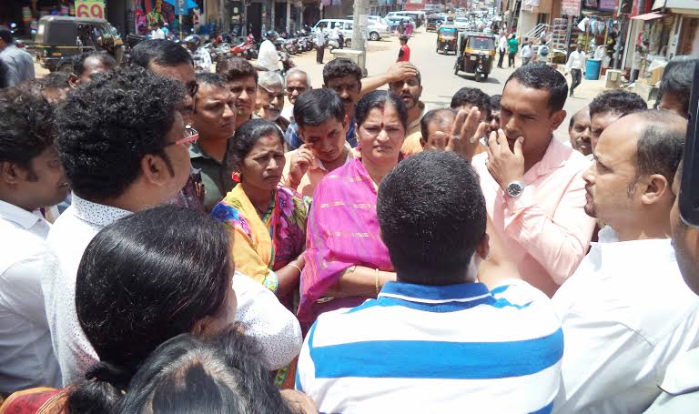 ರಸ್ತೆ ವಿಸ್ತರಣೆ ವಿಳಂಬ: ಸಾರ್ವಜನಿಕರಿಂದ ಪ್ರತಿಭಟನೆ